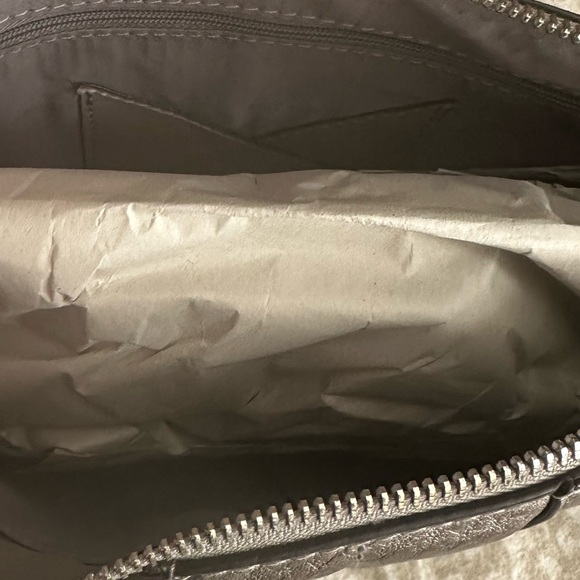 Kenneth Cole Purse - Picture 8 of 16